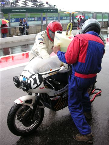 Zondagnamiddag - tankbeurt tijdens de wissel