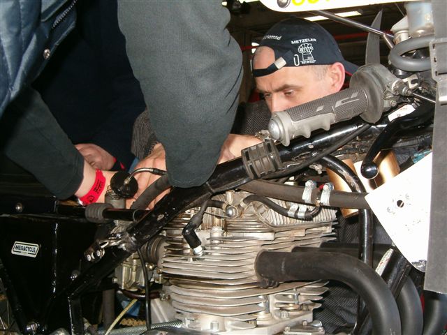 Filip is in zijn nopjes met al die mechaniek