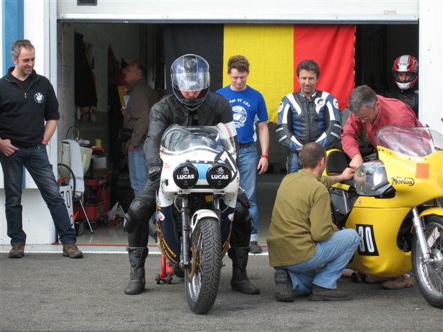 Vrijdagmorgen - de Rob North voor de eerste keer uit de pitbox