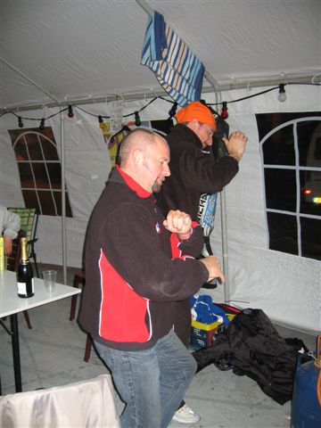 Zondagnacht - Vreugdedans op de goede afloop